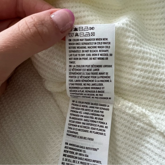 Cropped Long-Sleeve Henley T-Shirt - Picture 8 of 9